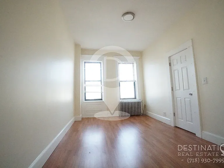 429 48th St #3 — Photo 15