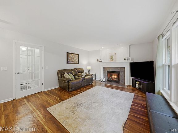5th image of 973 Callaway Ct