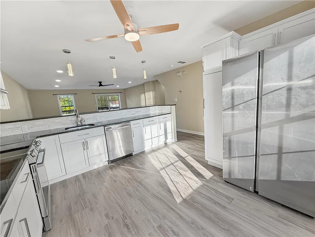 3 bed, 4.0 bath, 1456 sqft, $2,600 — Photo 4