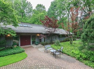 2342 River Rd, Willoughby Hills, OH 44094