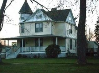 208 E 5th Ave, Antigo, WI 54409