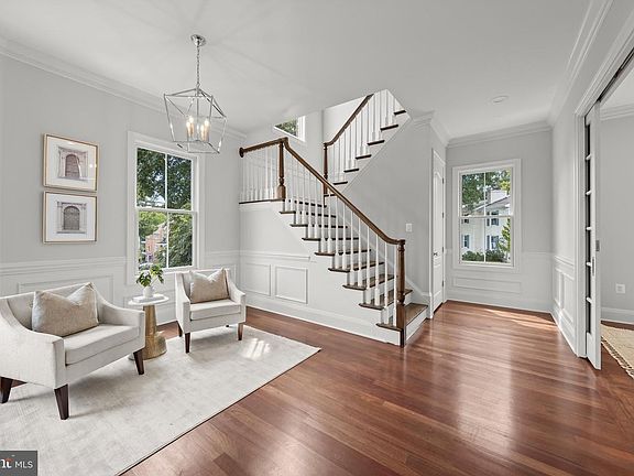 4th image of 1706 N Randolph St