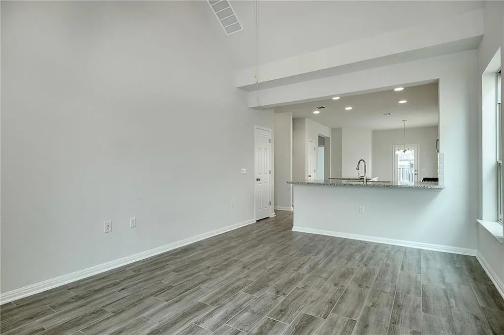 Building Photo - 801 Falkland Trce