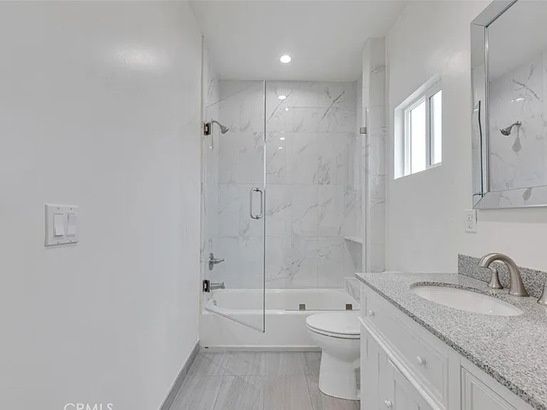 6744 Radford Ave — Photo 30