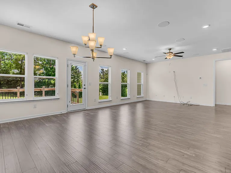 633 Castle Rd — Photo 12