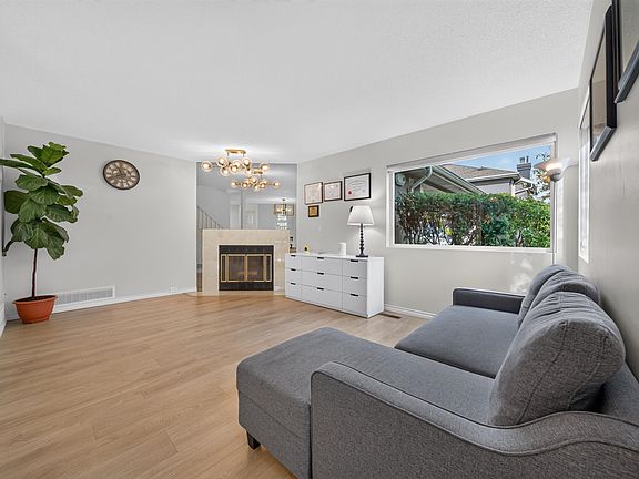 5th image of 5111 Maple Rd #6