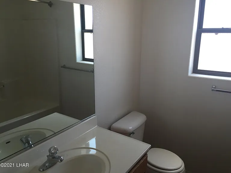 127 Nelson Ln — Photo 4