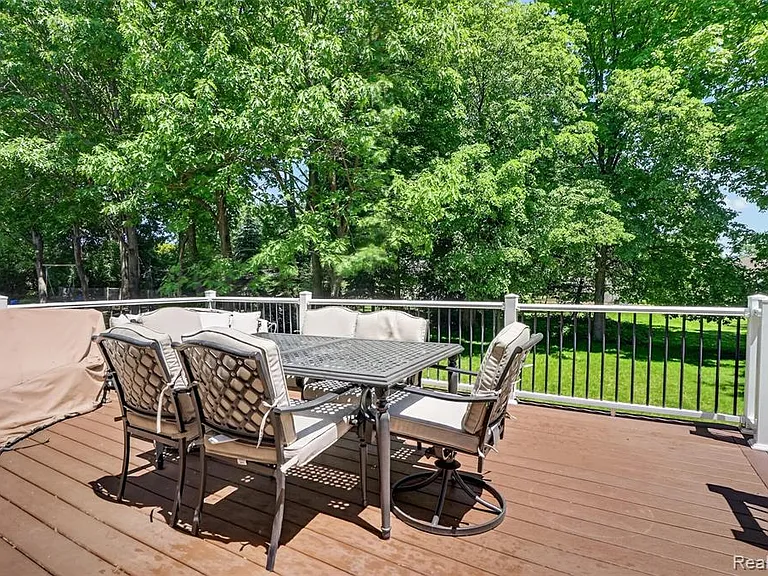 2825 Long Meadow Ln — Photo 33
