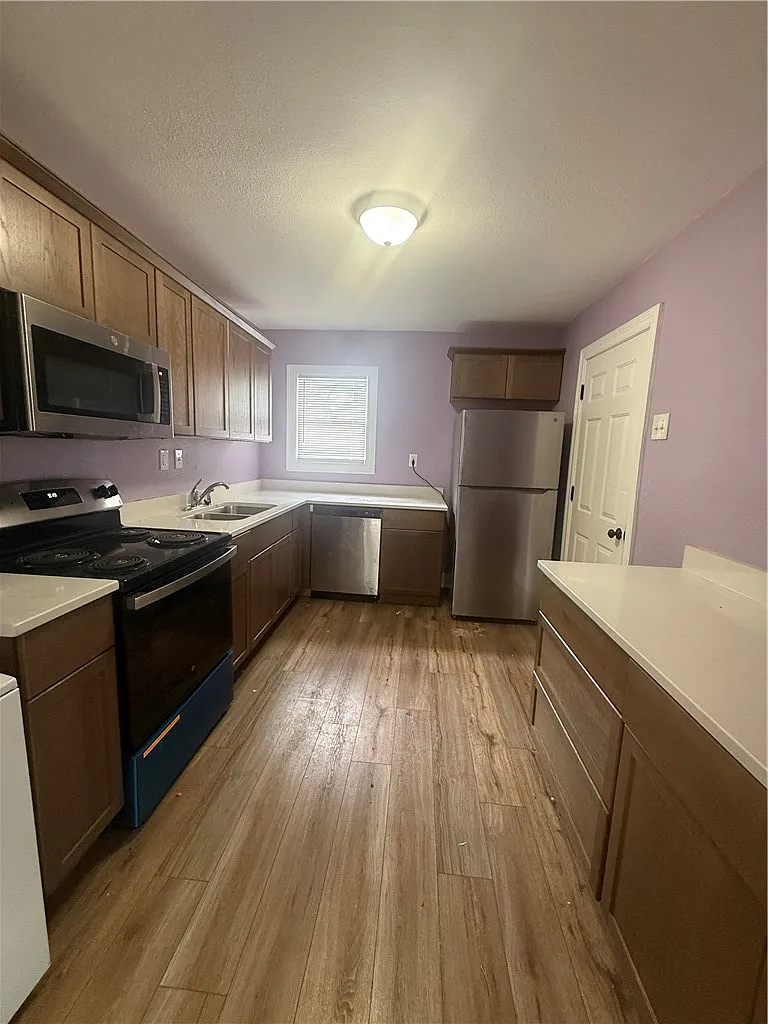 3 bed, 1316 sqft, $1,650 — Photo 4
