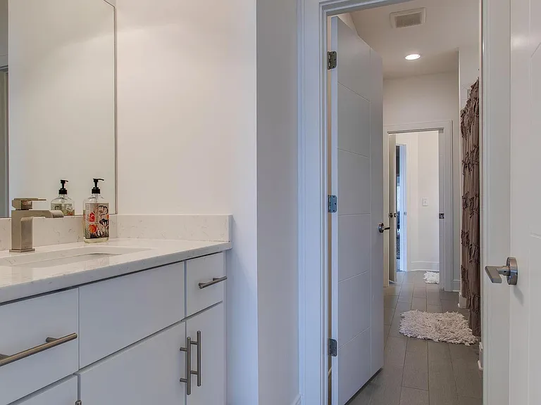 2815B W Kirkwood Ave — Photo 35