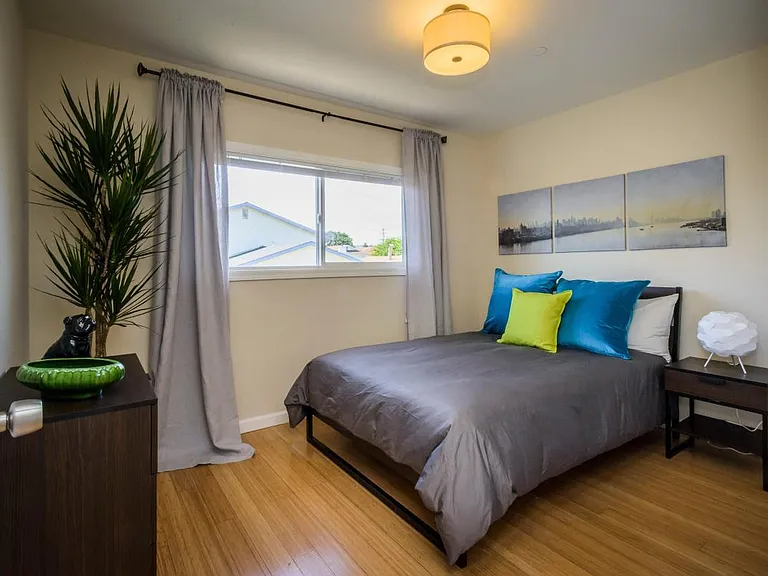 LARGE BEDROOMS