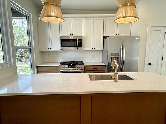 5th image of 2054 Bellefontaine St #A