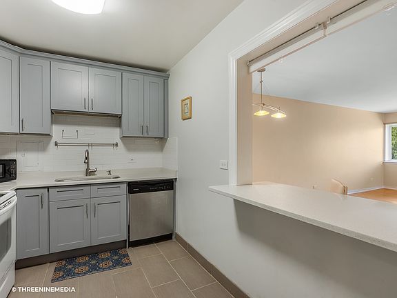 5th image of 835 Ridge Ave APT 402