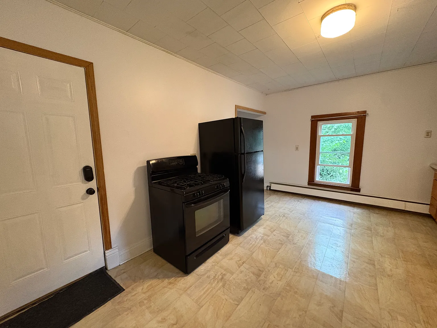 2 bed, 1009 sqft, $1,300 — Photo 1