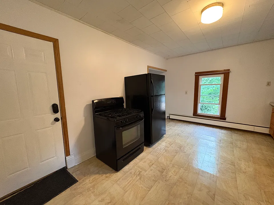 867 Thomas Ave #2