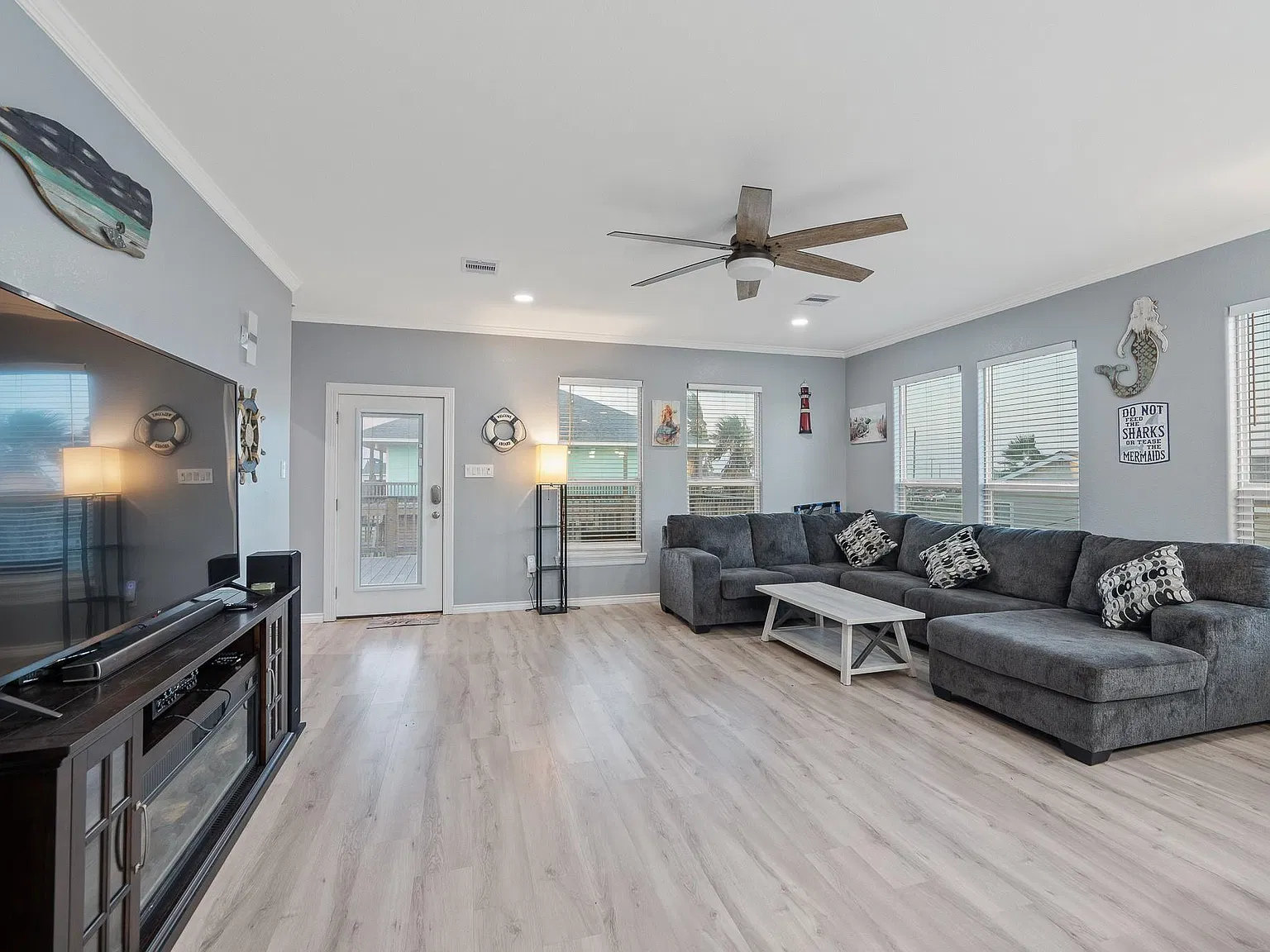 3 bed, 2.0 bath, 1470 sqft, $3,500 — Photo 3
