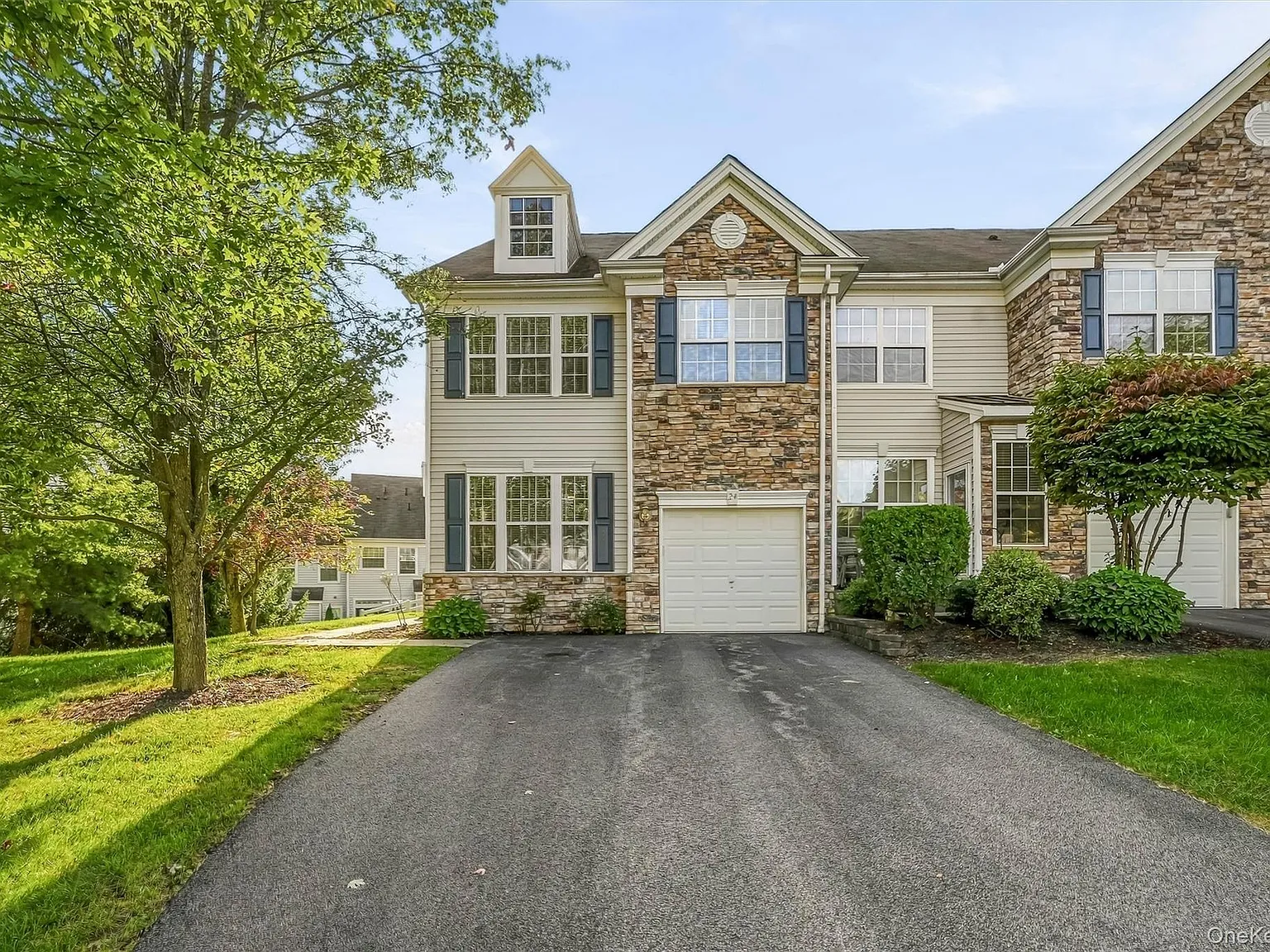 3 bed, 2.5 bath, 1976 sqft, $3,800 — Photo 1