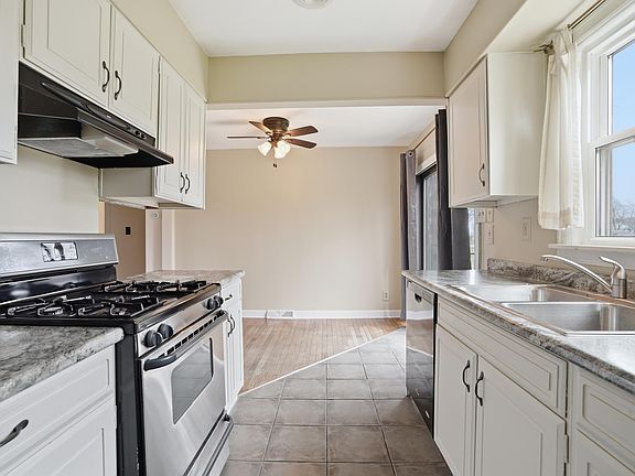 4th image of 1107 W 62nd Pl