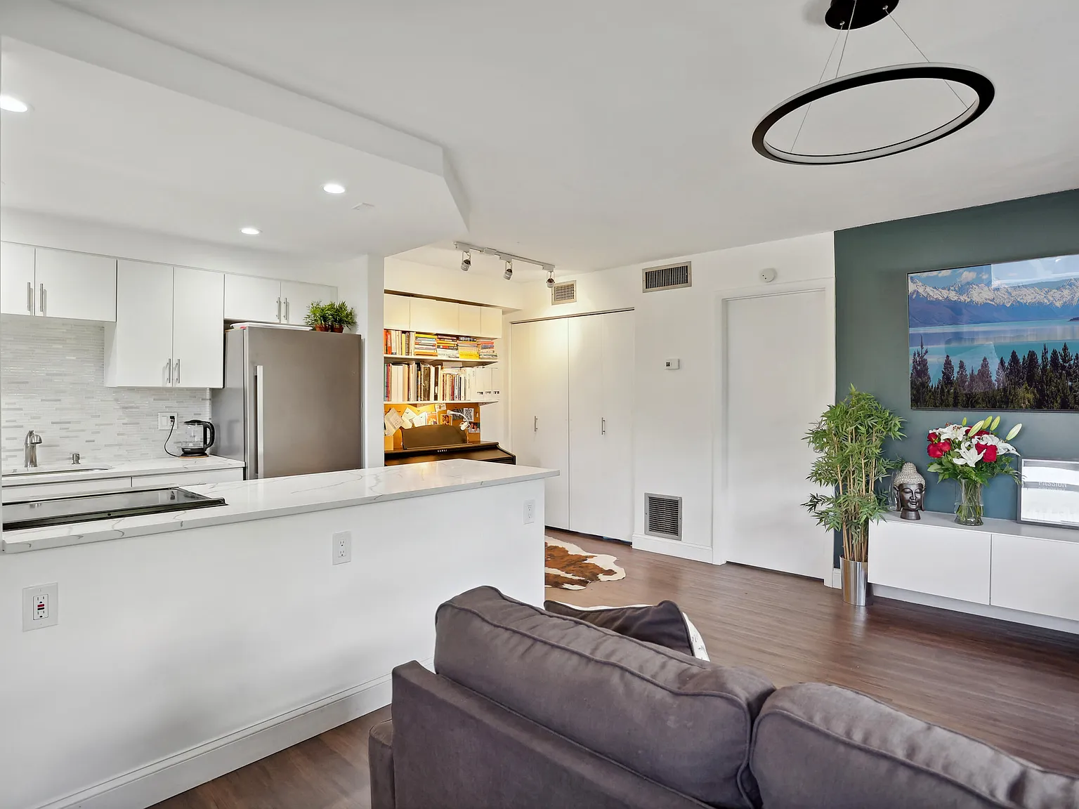 1 bed, 1.0 bath, 578 sqft, $2,000 — Photo 2