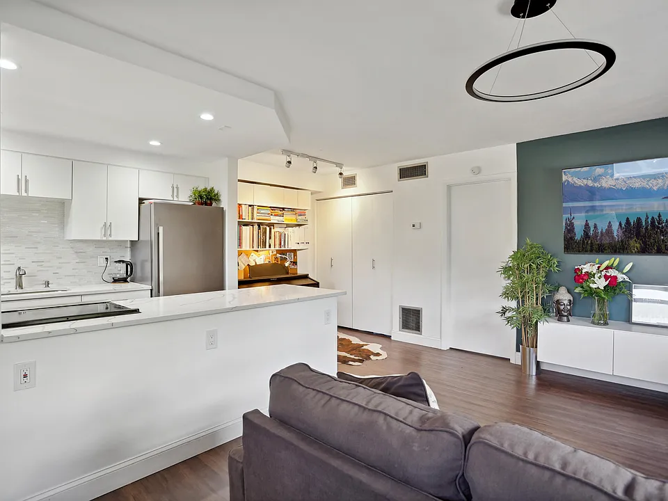 306 NE 1st Ave #210