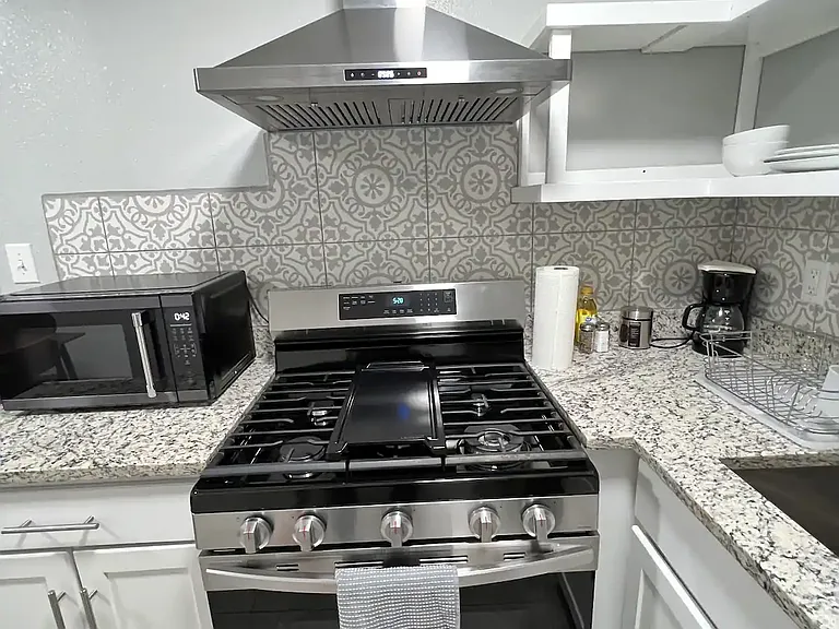 Full Kitchen