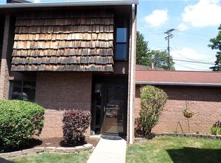 7 Forest Green Dr, Coraopolis, PA 15108