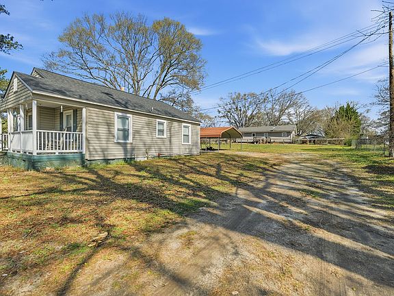 3rd image of 3212 Dixon Rd