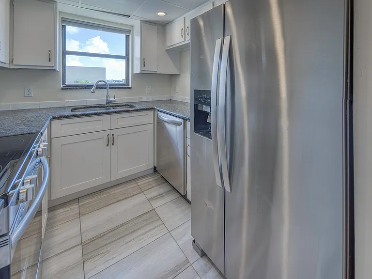 890 N Federal Hwy #412 — Photo 20