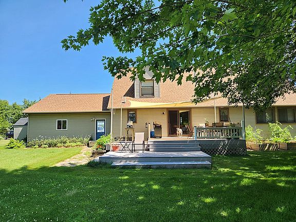 Deck with shade sail 