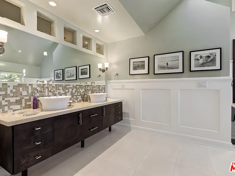 2855 Club Dr — Photo 28