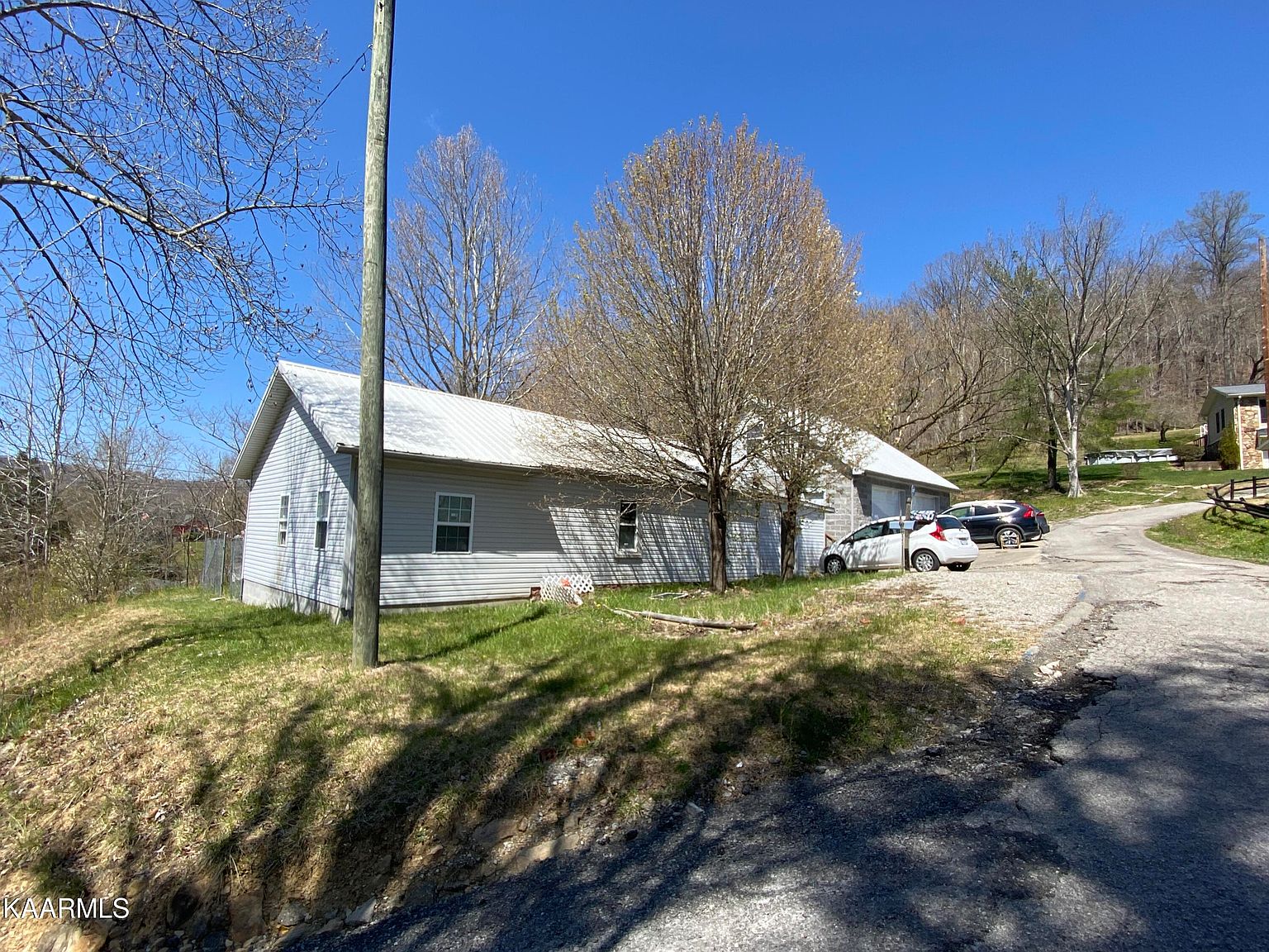 675 Lloyd St, Jellico, TN 37762 | Zillow