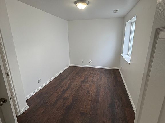 4th image of 530 Red Oak Dr