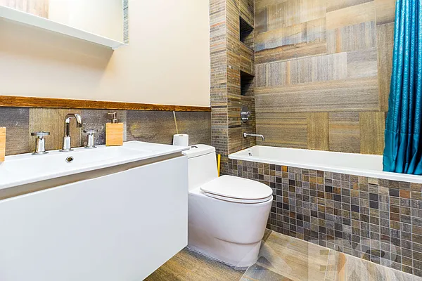 Rented by EXR | media 9