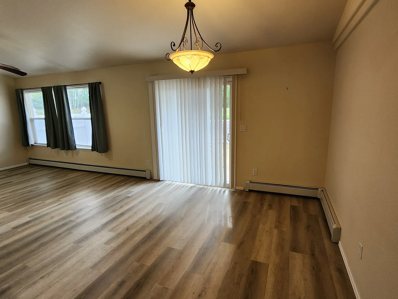 3 bed, 1421 sqft, $1,950 — Photo 3