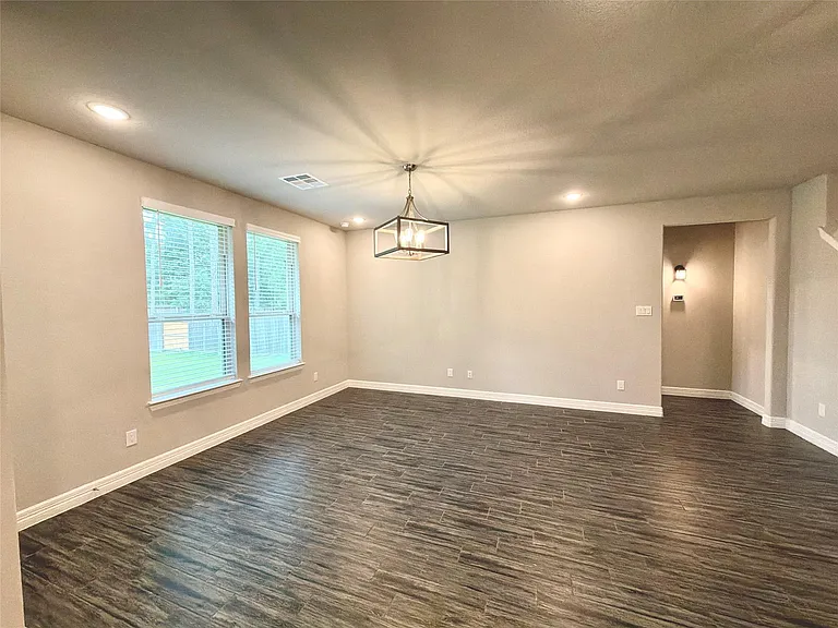 415 Northern Pike Dr — Photo 8