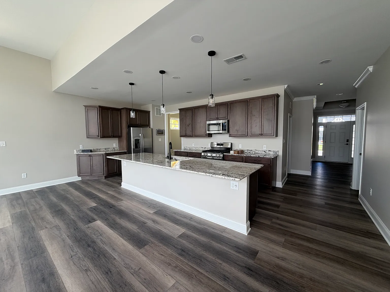 3 bed, 2200 sqft, $2,995 — Photo 2