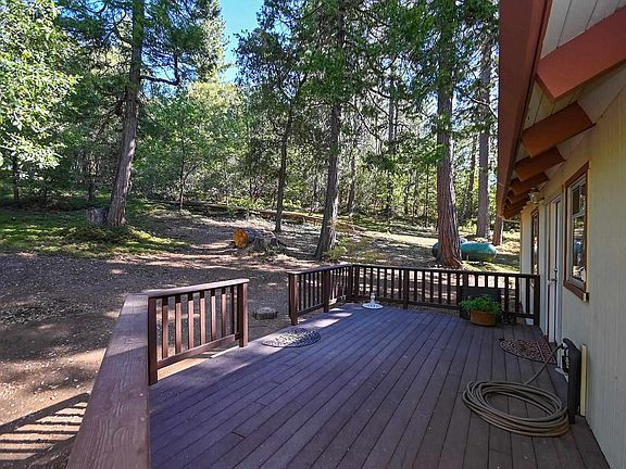 4th image of 400 Blue Bird Ln