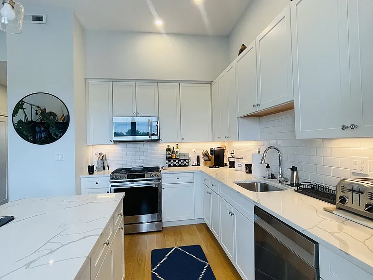385 Pleasant St #18 — Photo 3