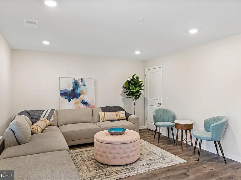 12 Venice Ln — Photo 8