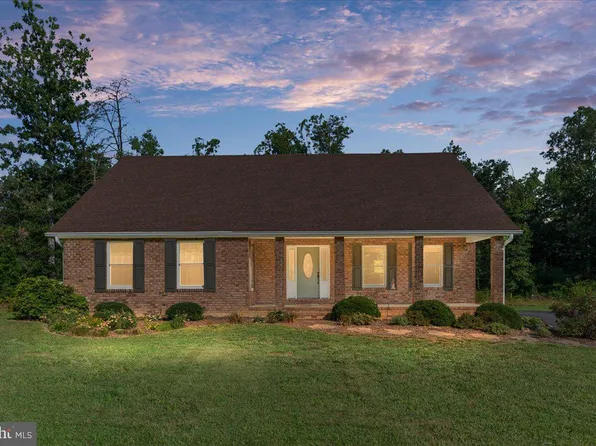 215 Thomas Dr, Middletown, VA 22645