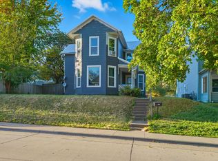 215 W 7th St, Muscatine, IA 52761