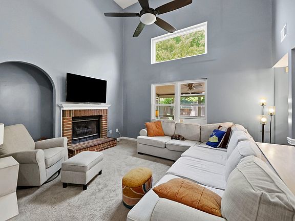 5th image of 2113 Belmont Dr