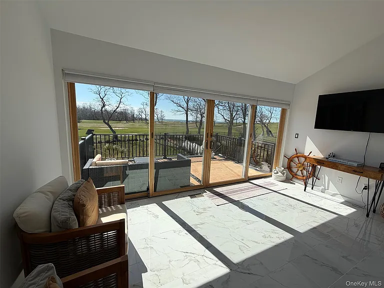 380 The Greenway — Photo 12