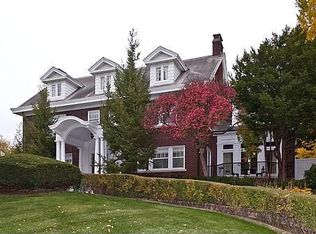 1100 10th St, Moline, IL 61265