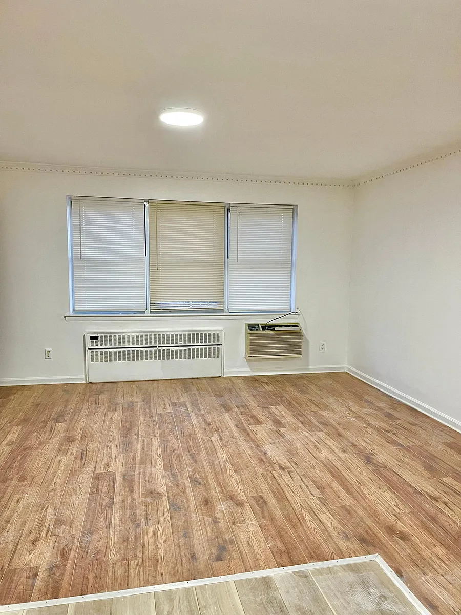Building Photo - 8642 26th Ave #3
