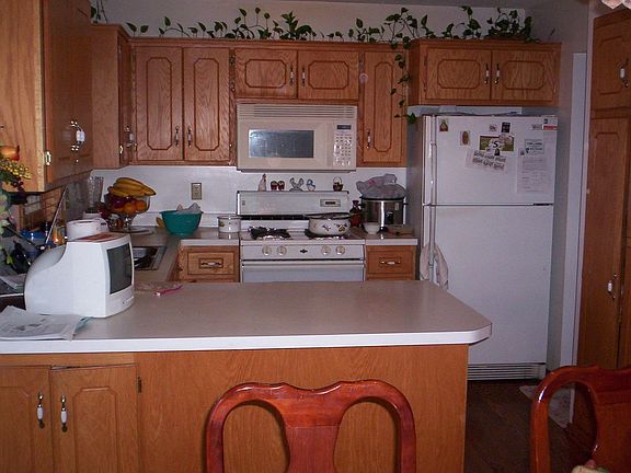 Open Kitchen with breakfast bar