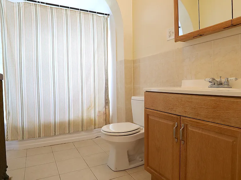 58 Leicester St #2 — Photo 8