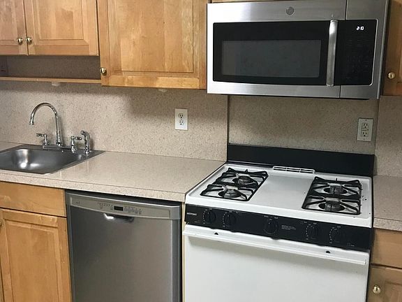 3rd image of 20 Havemeyer Ln