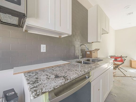 4th image of 305 Ella St #9