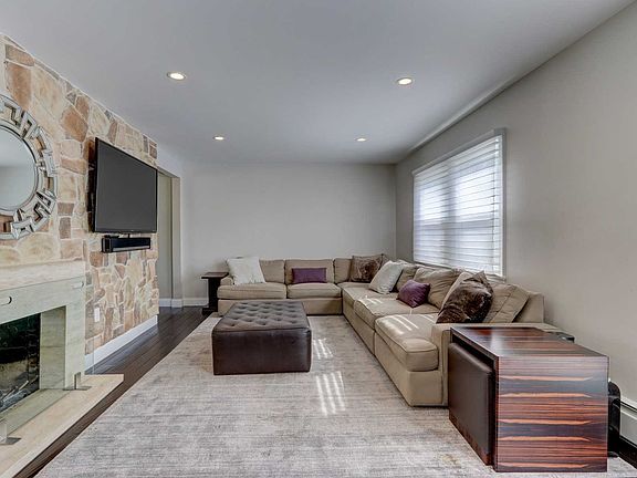 5th image of 22 Peachtree Ln